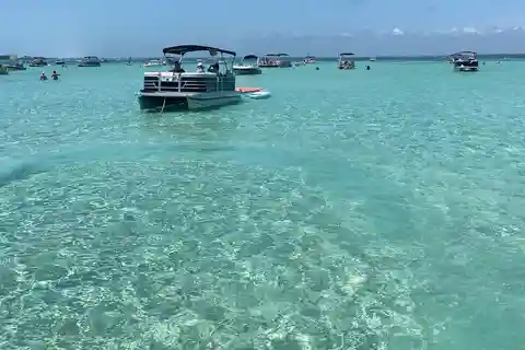 Fort Walton Beach: 24ft Pontoon - 12 Passenger Rental