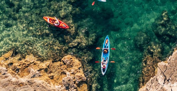 Pula: Kajak-Tour zu drei Inseln mit Höhlenfotografie und Schnorcheln