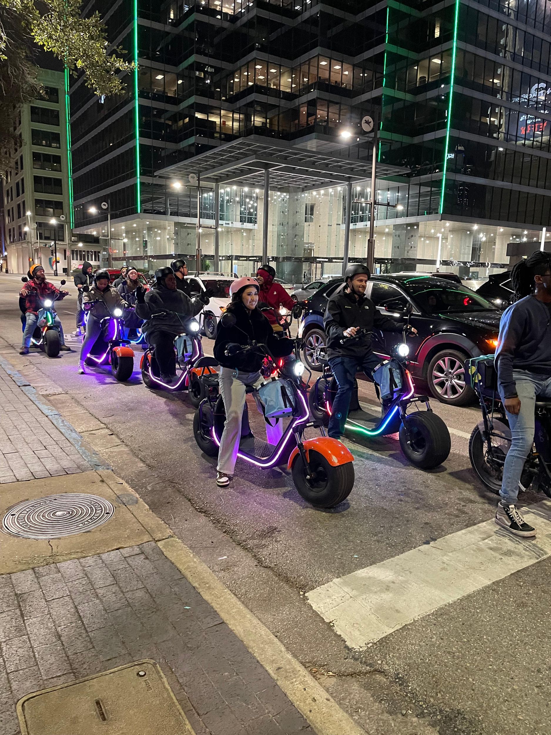 Im Stadtzentrum von Dallas: 2-stündige Sightseeing- und Geschichtstour mit dem E-Scooter