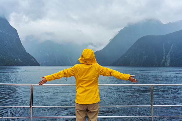 Queenstown to Te Anau 1 way via Milford Sound with Cruise