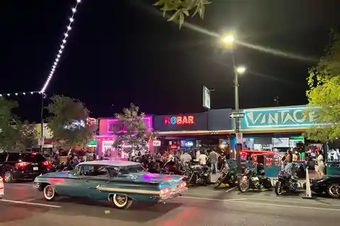 Las Vegas: Off The Beaten Path Bar Crawl