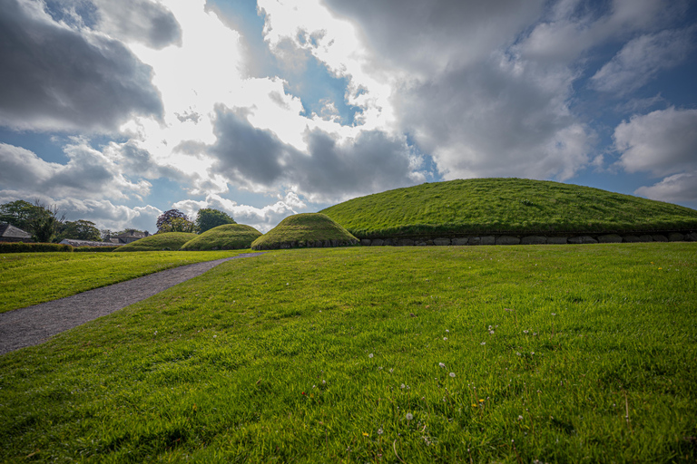 من دبلن: رحلة ليوم واحد إلى نيوجرانج ووادي بويندبلن: رحلة ليوم واحد إلى نيوغرانغ ووادي بوين