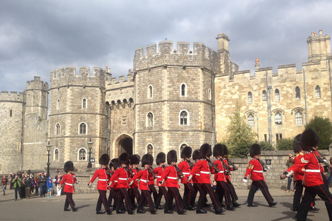 From Cambridge: Guided day trip to Windsor & Oxford