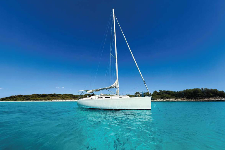 Cala Galdana - Full-day sailing trip (8 hours) Full-day sailing trip through the coves of southern Menorca (max. 4 people)
