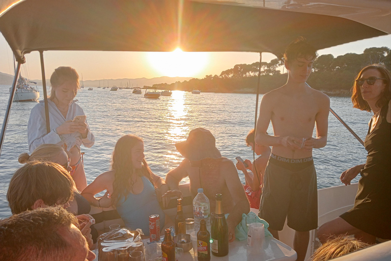 Cannes : Mandelieu Vuurwerk per privé bootMandelieu: Feu d&#039;artifice en bateau Vuurwerk per boot