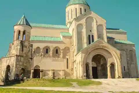 Tour privato da KUTAISI: Bagrati, Gelati e Motsameta