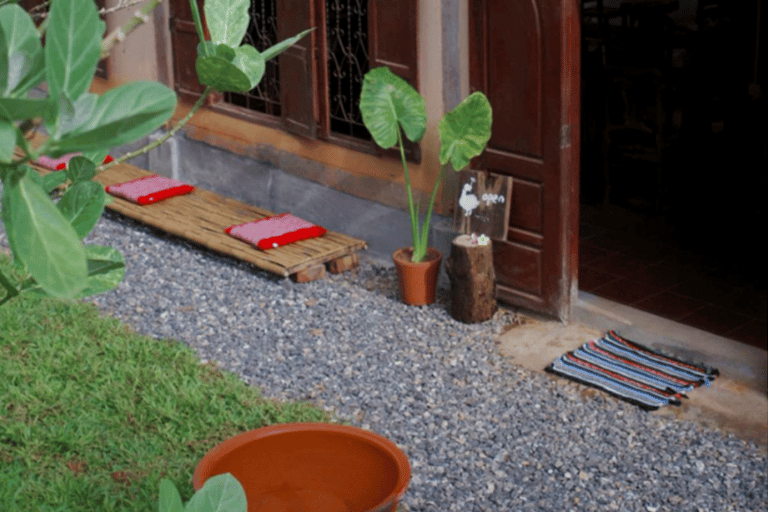 Luang Prabang: Xieng Man Village Walk Half-Day Tour