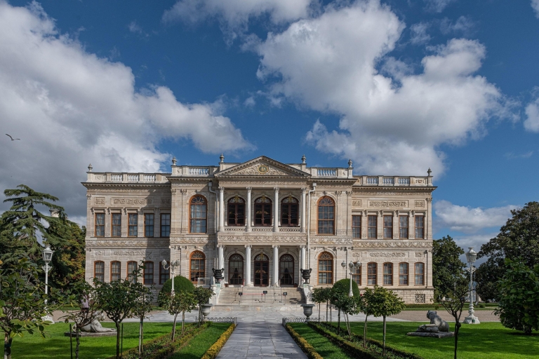 Visita guiada al Palacio de Dolmabahce con crucero por el Bósforo al atardecer