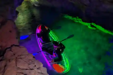 Pula: Istriens grotta LED-belyst kajaktur på kvällen