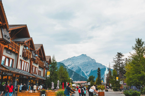 Tour dei 5 laghi più belli di Banff con la città di Banff e Surprise CornerTour dei 5 laghi più belli di Banff con visita alla città di Banff e al Surprise Corner