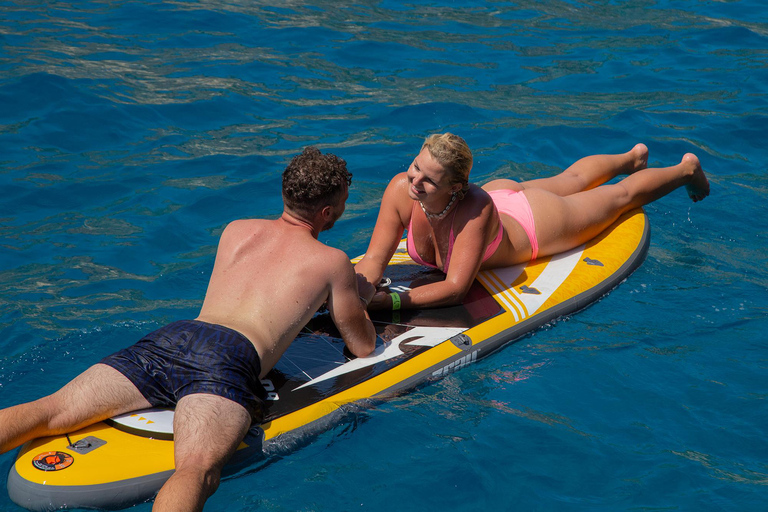 Ibiza: Solar Eclipse Cruise with Lunch, Drinks, and DJ