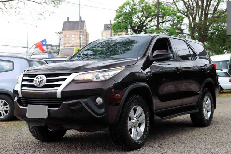 Lima: Private Airport Transfer in Luxury SUV