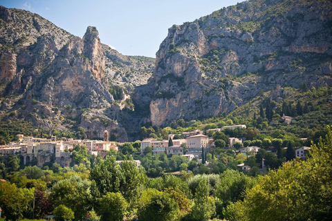 Alpes sauvages, canyon du Verdon, village de Moustiers, champs de lavande