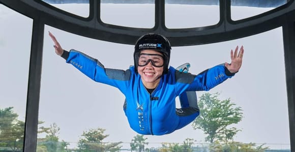 Singapore: Sentosa AltitudeX Skydiving & Albatross Speedboat