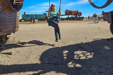 La Paz: 5-Day Uyuni Salt Flats Journey with Return ENGLISH-SPEAKING GUIDE