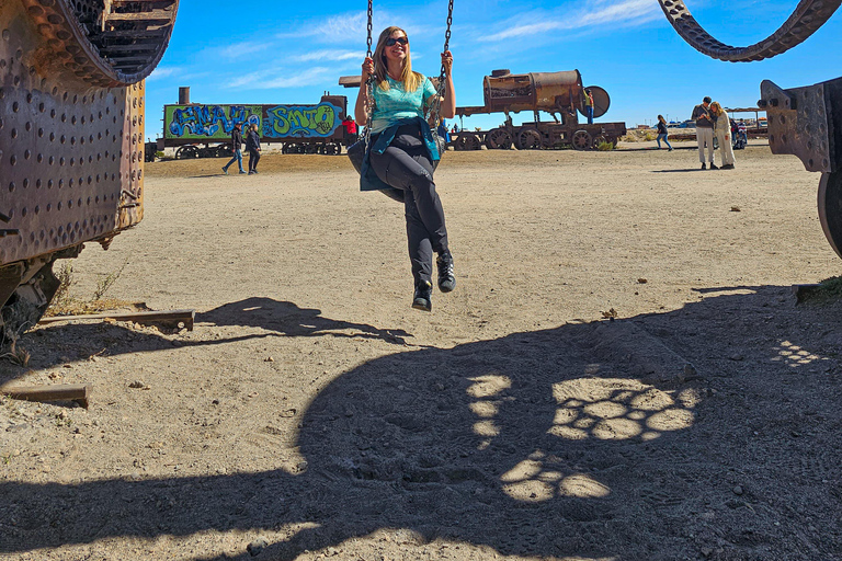 La Paz: 5-Day Uyuni Salt Flats Journey with Return ENGLISH-SPEAKING GUIDE