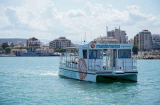 Calpe: Motor-Katamaran mit Badestopp und optionalem Essen