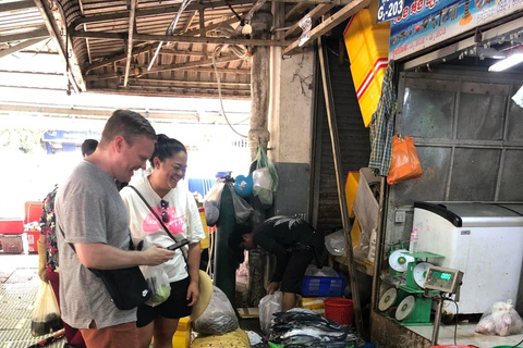 Phnom Penh: Tour guiado de um dia histórico de bicicleta ou Tuk Tuk