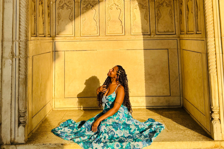 Dagsutflykt till Taj Mahal i en SUV-bil med alternativ.Dagsutflykt till Taj Mahal i en SUV-bil + guide