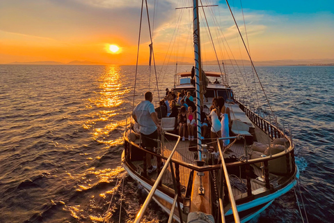 Athens: Sunset Cruise with Snacks and Drinks Athens: Riveria Cruise at Sunset with Transfer