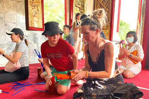 Vista del Gran Buda, el mercado ChillVa, Wat Chalong y el casco antiguo de Phuket