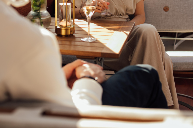 Amsterdam: Moët & Chandon Gourmet Dinner Cruise Amsterdam: Moët & Chandon Gourmet Dinner Cruise