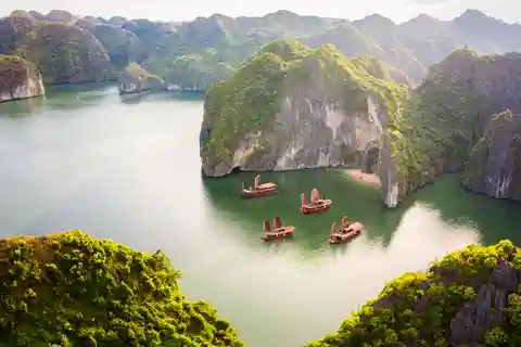 2Days Tour : Lan Ha Bay - Cat Ba Island - Caves - Kayaking