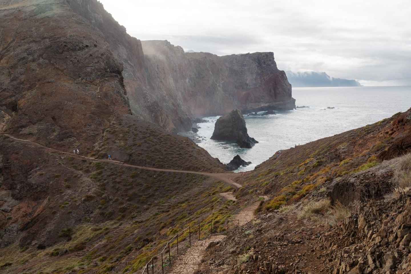 フンシャル発：カニサウからの世界遺産ポンタ・サン・ロウレンソ自分で楽しむハイキング