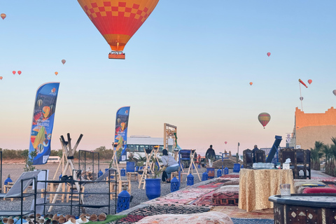 Marrakech: Royal Breakfast with Hot Air Balloons view