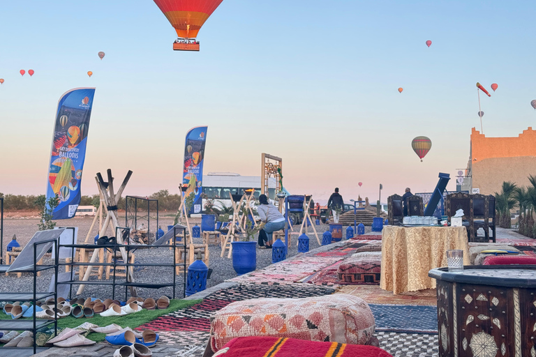 Marrakech: Royal Breakfast with Hot Air Balloons view