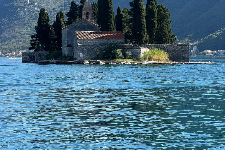 Paradiso Azzurro: Tour in barca della Grotta Azzurra e della Baia di Kotor