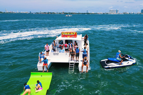 Miami: Day Boat Party with Jet Ski, Drinks, Music & Tubing Tour with Gas & Marina Fees