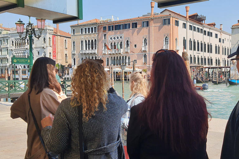 Venetië: Stadswandeling met gids langs de belangrijkste bezienswaardighedenVenetië: Hoogtepunten en schatten wandeltour