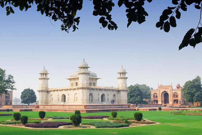 Agra: Tour guidato del Taj Mahal con opzione &quot;salta la fila&quot;.Tour privato del Taj Mahal tutto incluso da Nuova Delhi