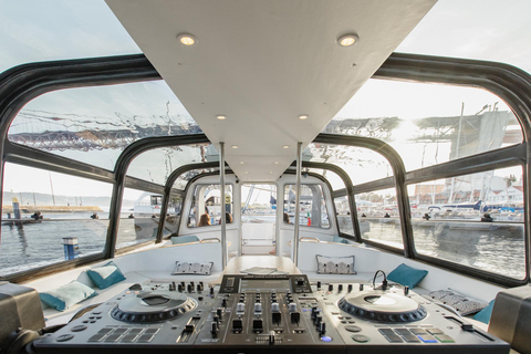 Lisbon – Sangria Social Premium Boat Experience Lisbon: Sangria Vibe Premium Boat Experience