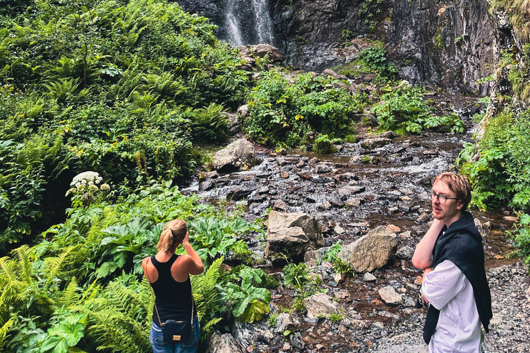 Kazbegi: Gveleti Waterfalls Private Tour with 4x4