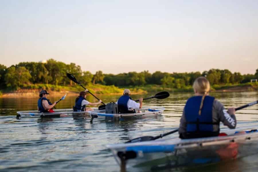 Grapevine Lake: Tour mit transparentem Kajak. Foto: GetYourGuide
