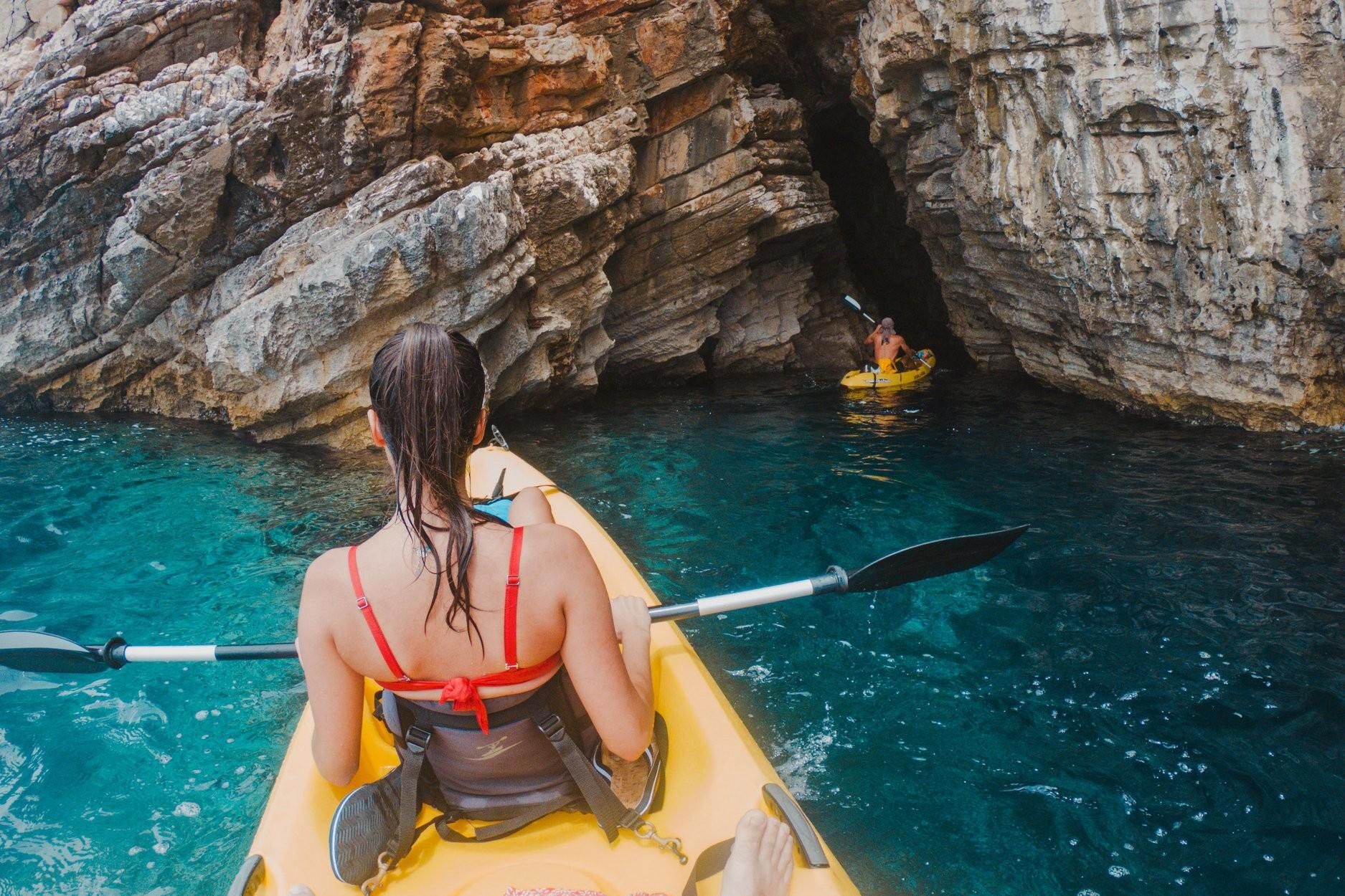 Ab Sant'Angelo: Ischia Kajak Tour mit italienischem Aperitif