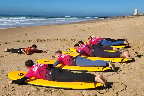 El Palmar: Aula de surfe em grupo.