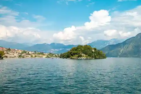 Tremezzo: Lake Como Shared Boat Tour