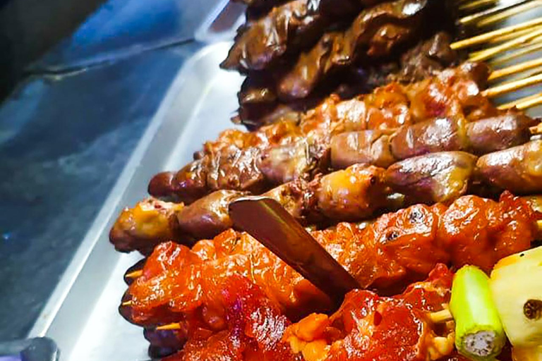 Colombo: Sri Lankan Street Food Lovers Evening Tour by Local