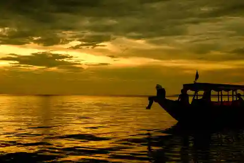 Kompong Kleang Village and Tonle Sab Lake