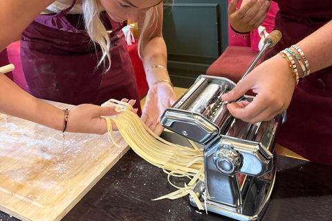 Segredos napolitanos: aula de massa e tiramisù para amantes da gastronomiaSegredos Napolitanos: Aula de Massa e Tiramisù para quem curte comida
