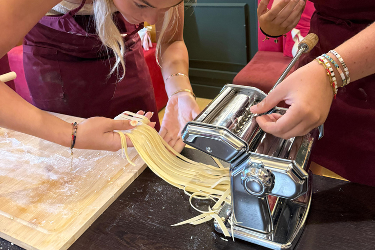 Segredos napolitanos: aula de massa e tiramisù para amantes da gastronomiaSegredos Napolitanos: Aula de Massa e Tiramisù para quem curte comida