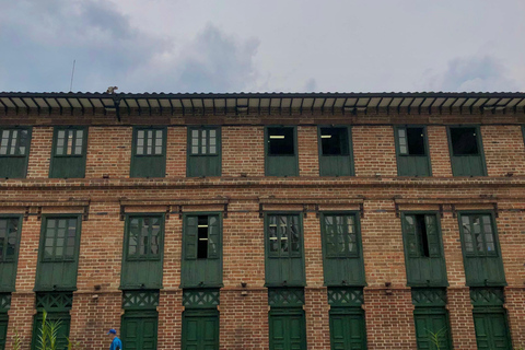 Medellín: Historische Stadtrundfahrt mit Metro und StraßenbahnTour auf Spanisch