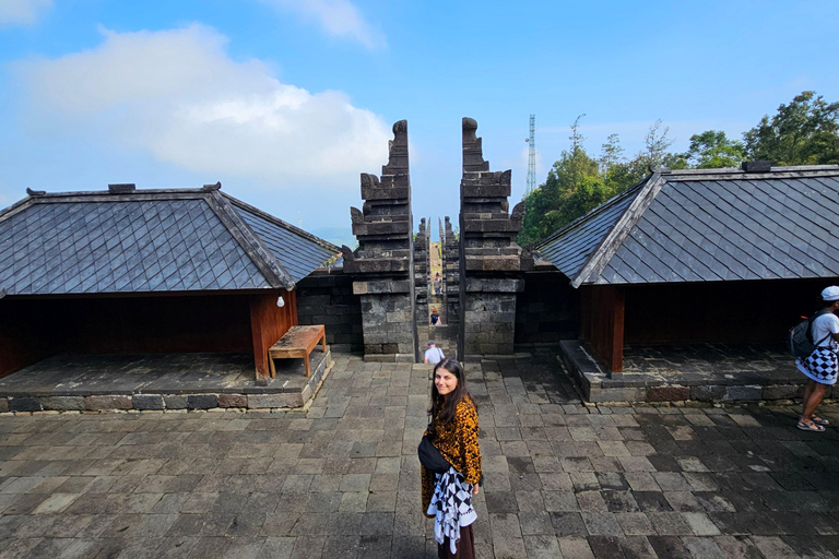 Yogyakarta: escursione al tempio di Sukuh e Cetho e al lago SaranganYogyakarta: escursione di un giorno ai templi di Sukuh e Cetho e al lago Sarangan