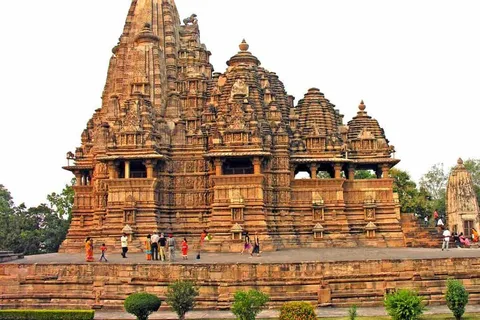Khajuraho: Private Kamasutra Temples Day Tour with Lunch