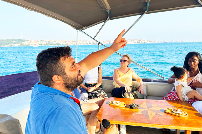 Estambul: Crucero en yate por el Bósforo y el Cuerno de Oro al atardecer