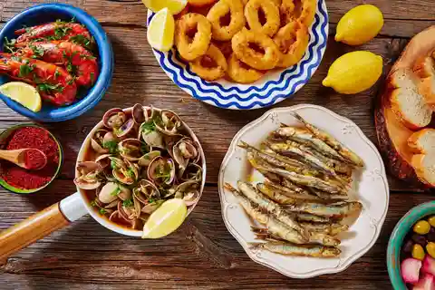 Visita Sevilha: Tour de tapas com vinho e bebidas no terraço