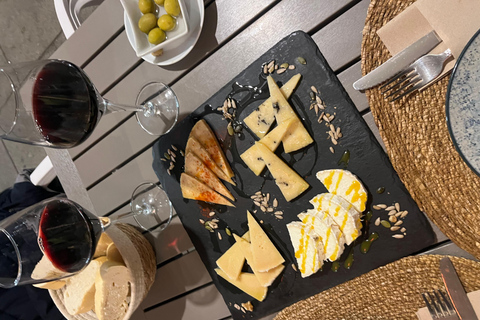 Seville: Secret Food Tour with Tapas and Drinks